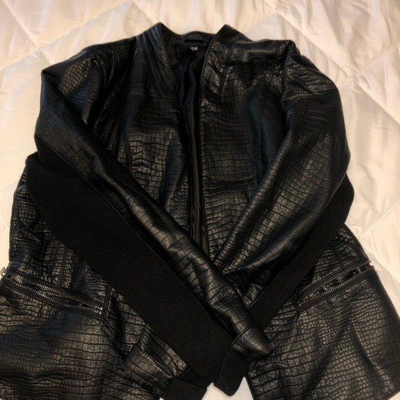 Leather jacket - Picture 2 of 2